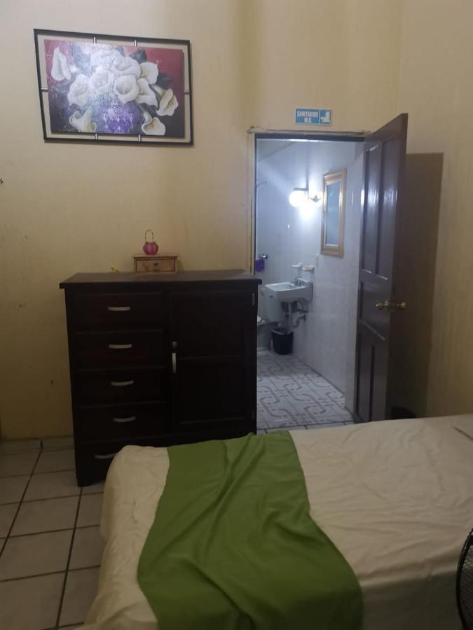Hostal Guadalajara Exteriör bild