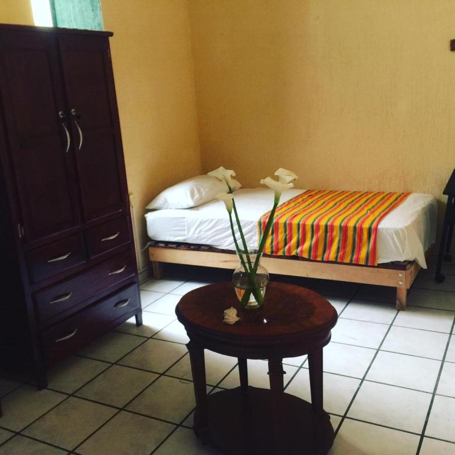Hostal Guadalajara Exteriör bild