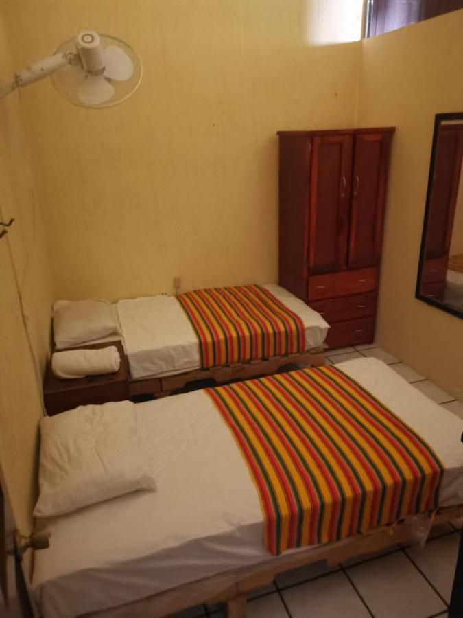 Hostal Guadalajara Exteriör bild