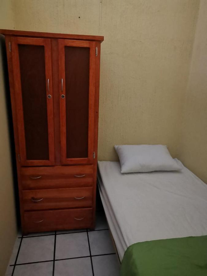 Hostal Guadalajara Exteriör bild
