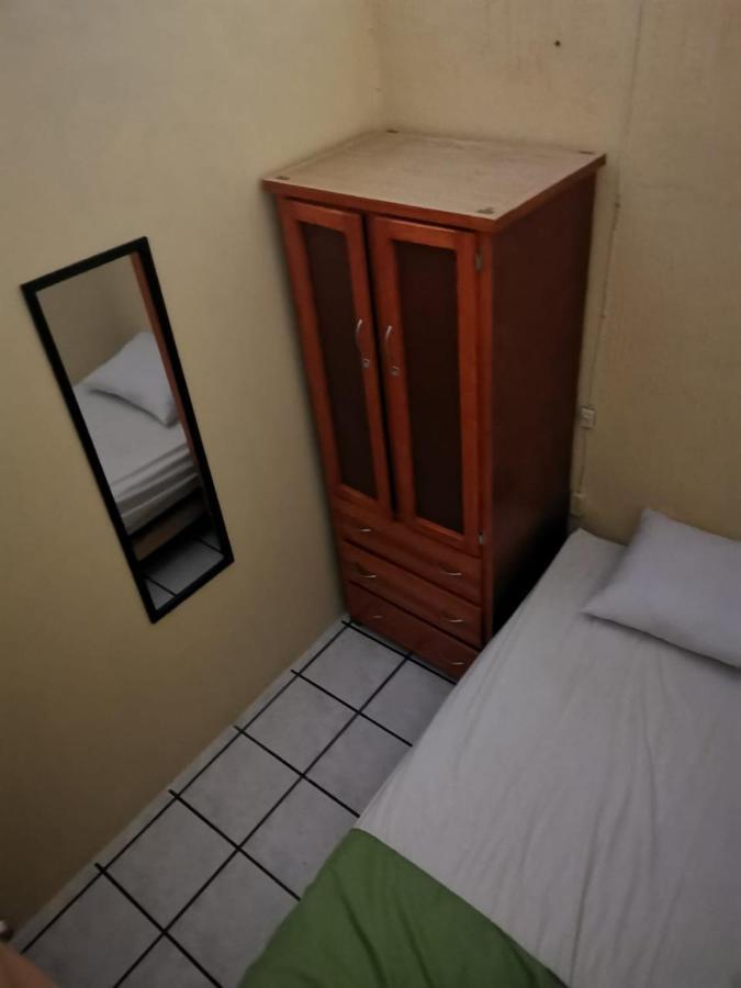 Hostal Guadalajara Exteriör bild