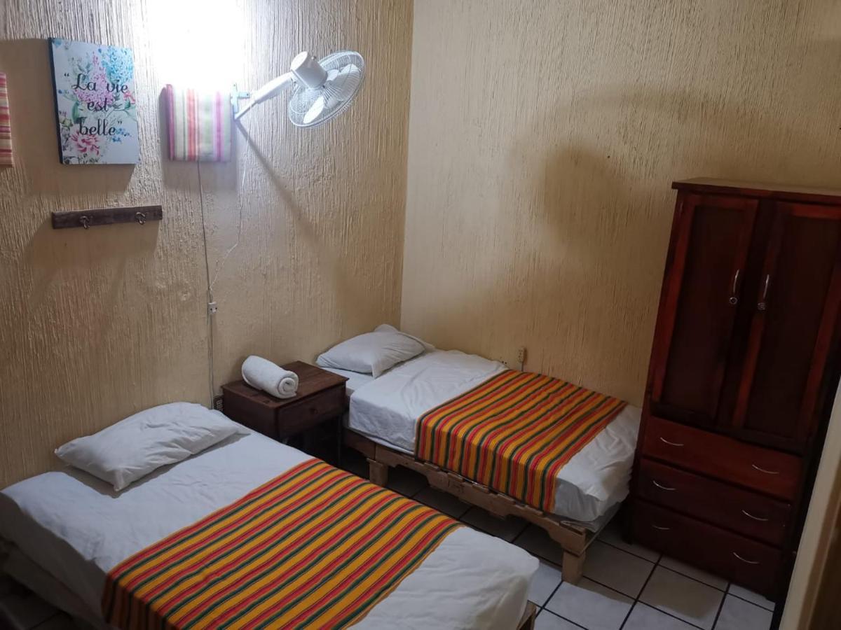 Hostal Guadalajara Exteriör bild