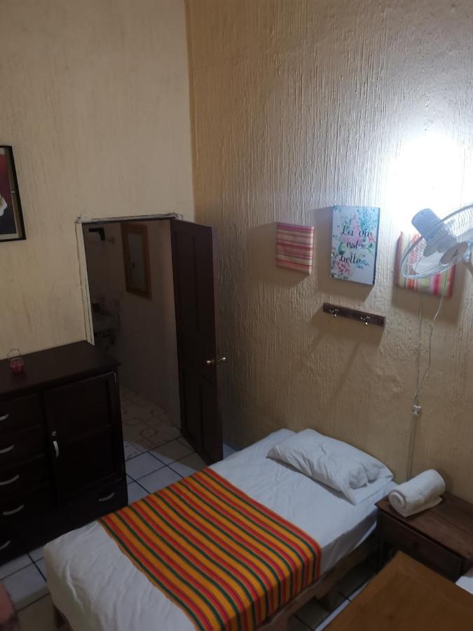 Hostal Guadalajara Exteriör bild