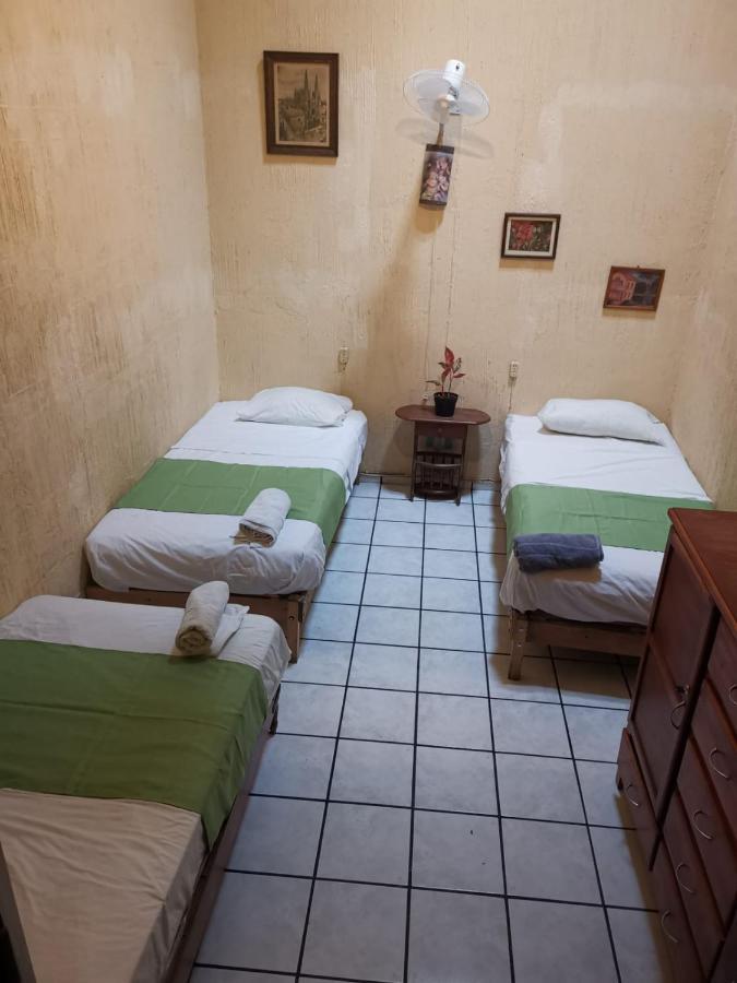 Hostal Guadalajara Exteriör bild